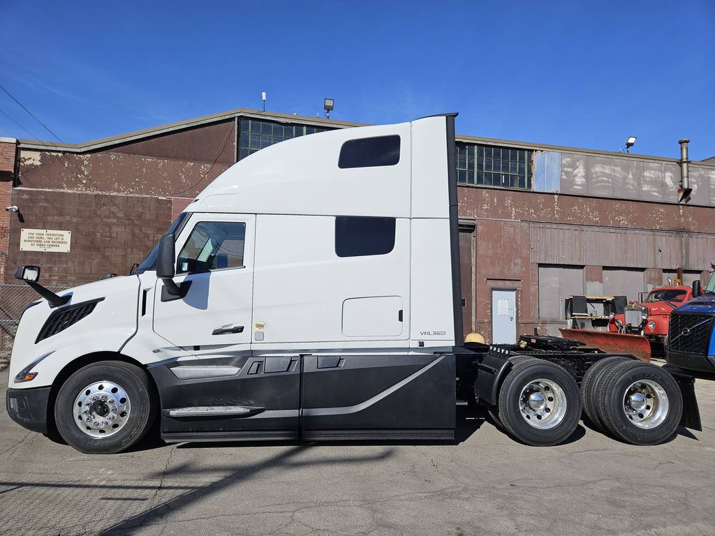 2025 VOLVO VNL64T860 695999 - image 2 of 6