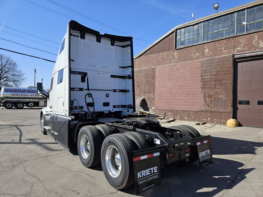 2025 VOLVO VNL64T860 695999 - image 3 of 6