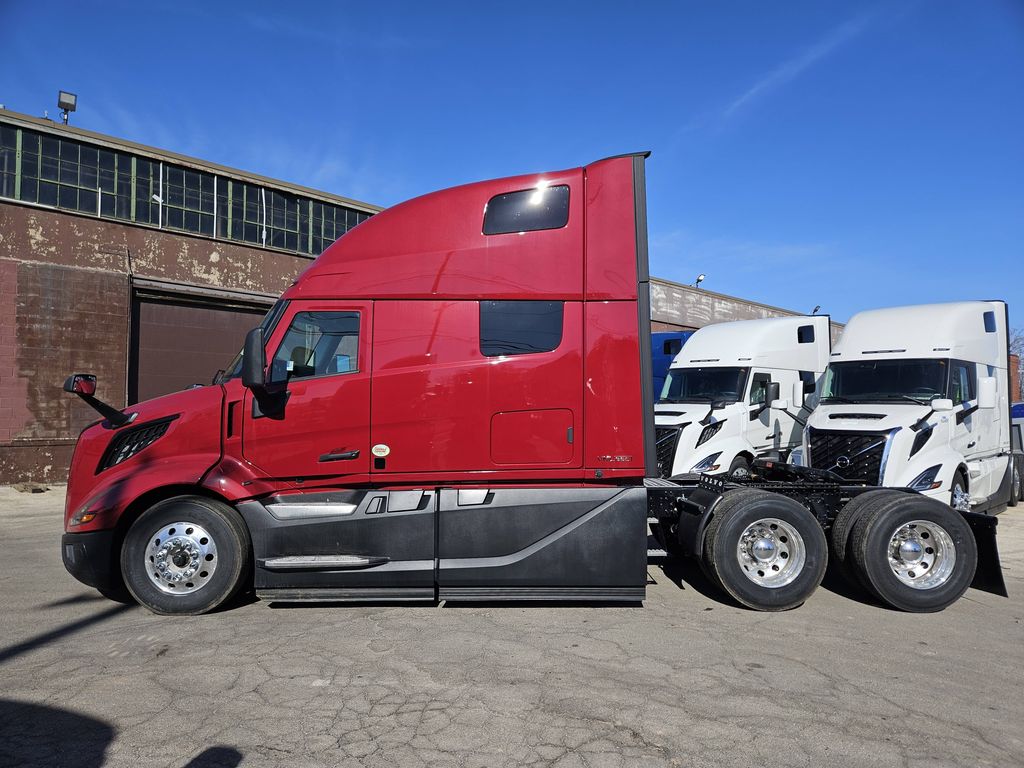 2025 VOLVO VNL64T860 696033 - image 2 of 6