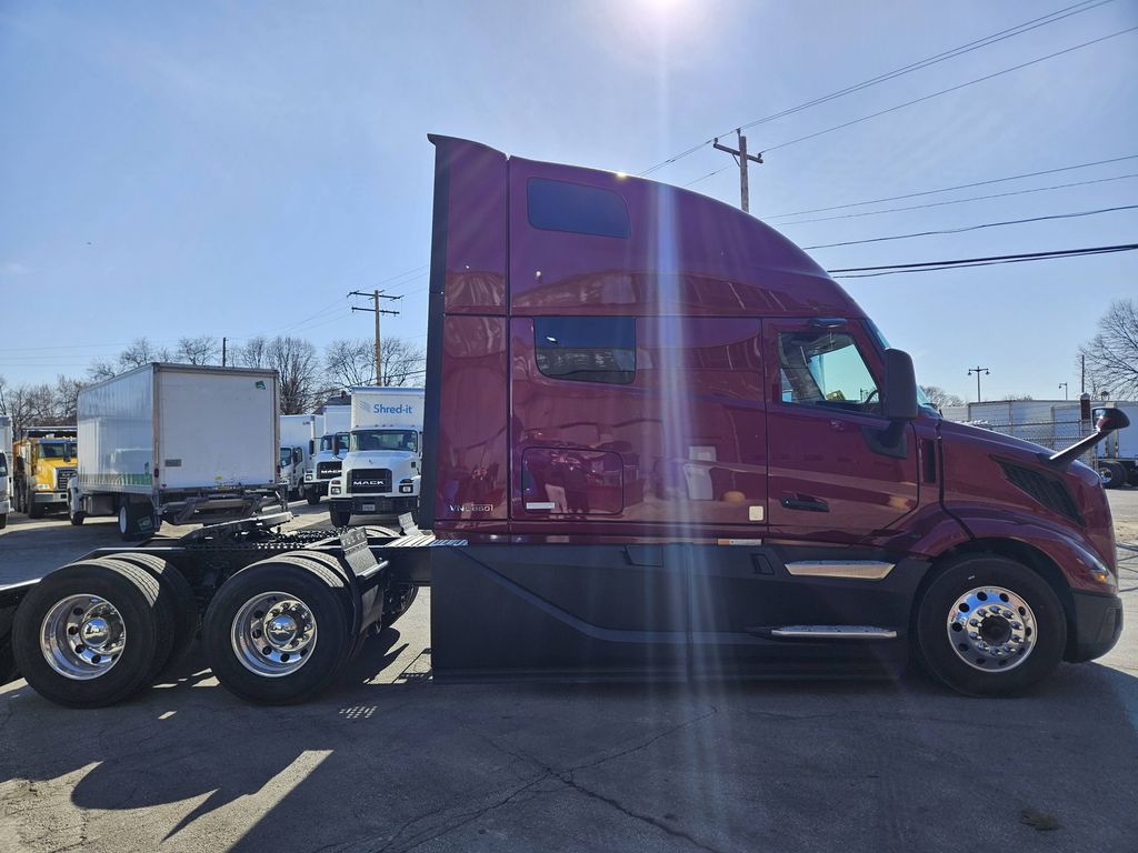 2025 VOLVO VNL64T860 696033 - image 6 of 6