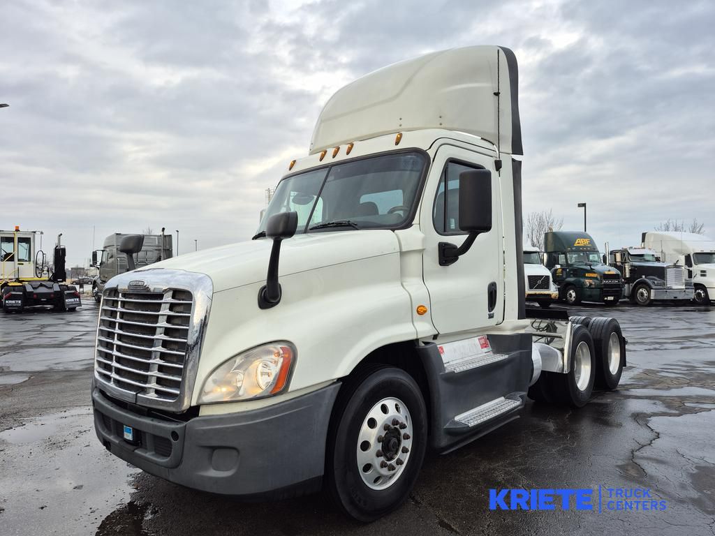 2016 FREIGHTLINER CASCADIA 125 FR3664U - image 1 of 6