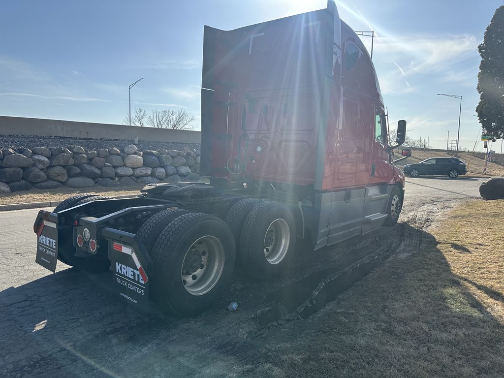 2020 FREIGHTLINER CASCADIA 126 FR7979 - image 5 of 6