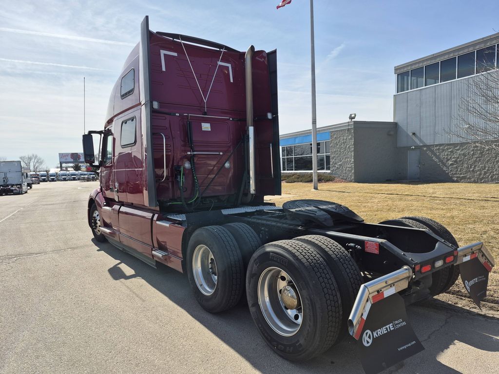 2022 VOLVO VNL64T860 V283299U - image 3 of 6