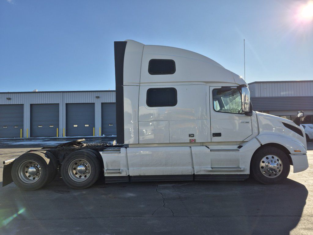 2023 VOLVO VNL64T860 V609557U - image 6 of 6