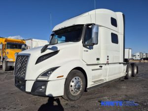 2023 VOLVO VNL64T860 heavymedium-duty-trucks-used-2023-volvo-vnl64t860-1703192-driver-side-front-angle-Image