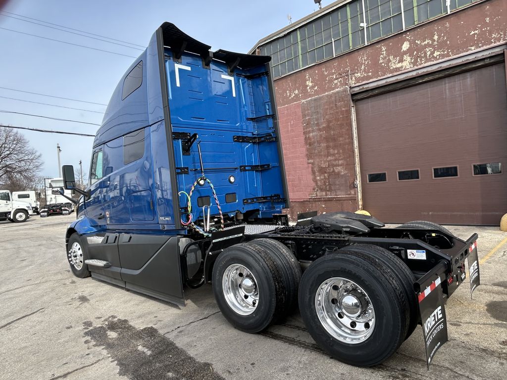 2025 VOLVO VNL64T860 696039 - image 3 of 6