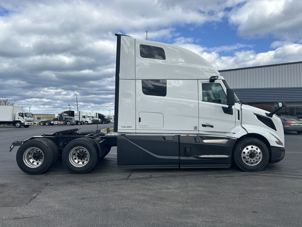 2025 VOLVO VNL64T860 696053 - image 6 of 6