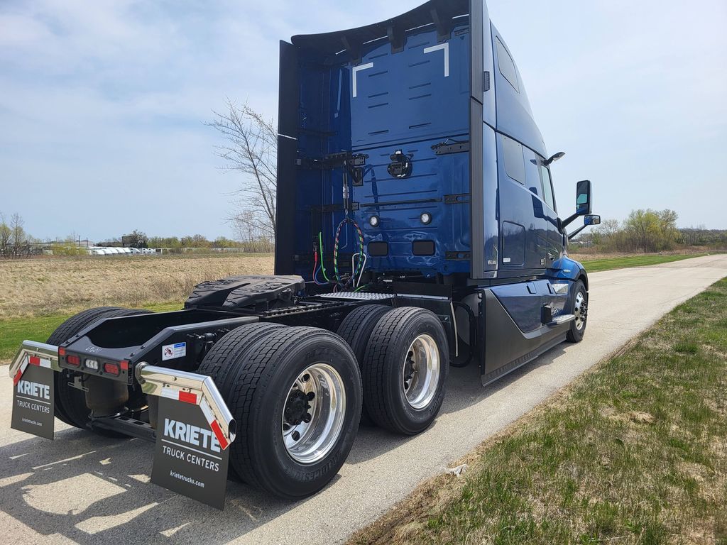 2025 VOLVO VNL64T860 696011 - image 5 of 6