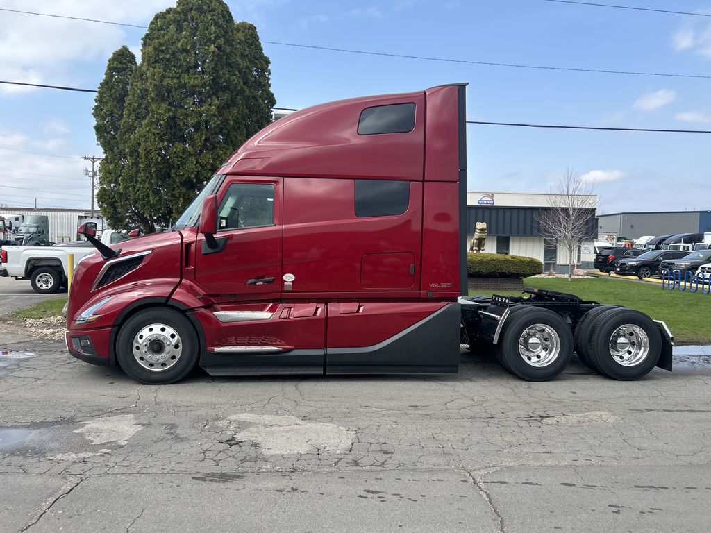 2025 VOLVO VNL64T860 696093 - image 2 of 6