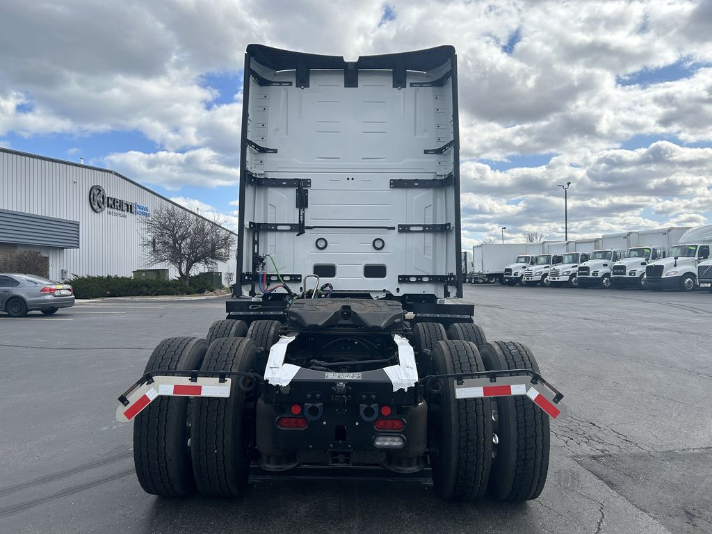 2025 VOLVO VNL64T860 696063 - image 4 of 6