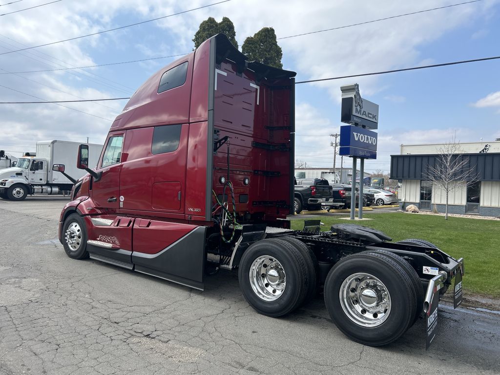 2025 VOLVO VNL64T860 696093 - image 3 of 6