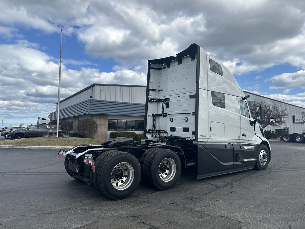 2025 VOLVO VNL64T860 696053 - image 5 of 6