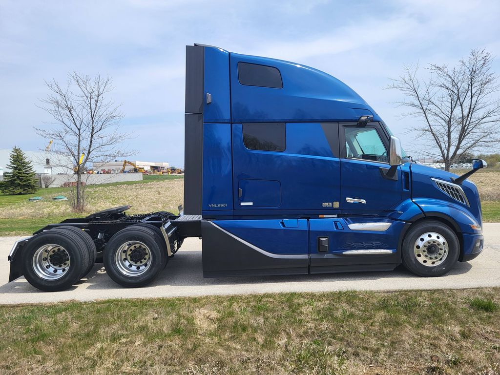 2025 VOLVO VNL64T860 696011 - image 6 of 6