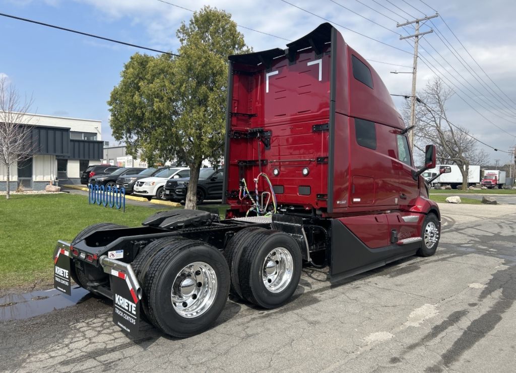 2025 VOLVO VNL64T860 696092 - image 5 of 6