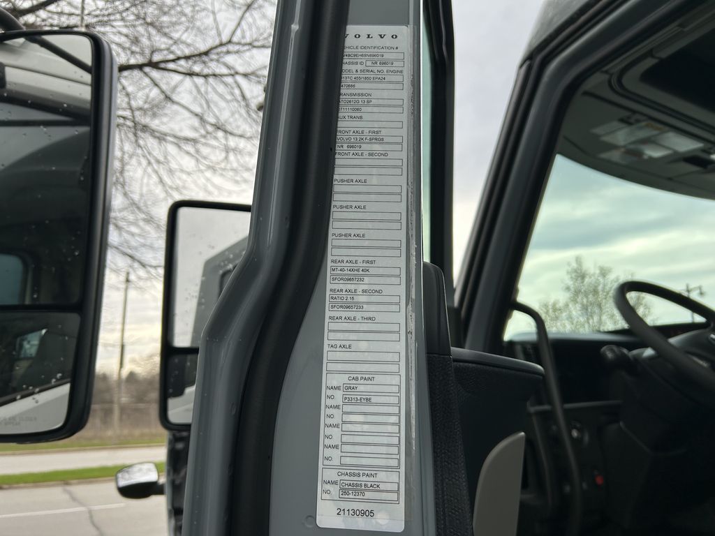 2025 VOLVO VNL64T860 heavymedium-duty-trucks-new-2025-volvo-vnl64t860-1518086-vin-tag-photo-Image