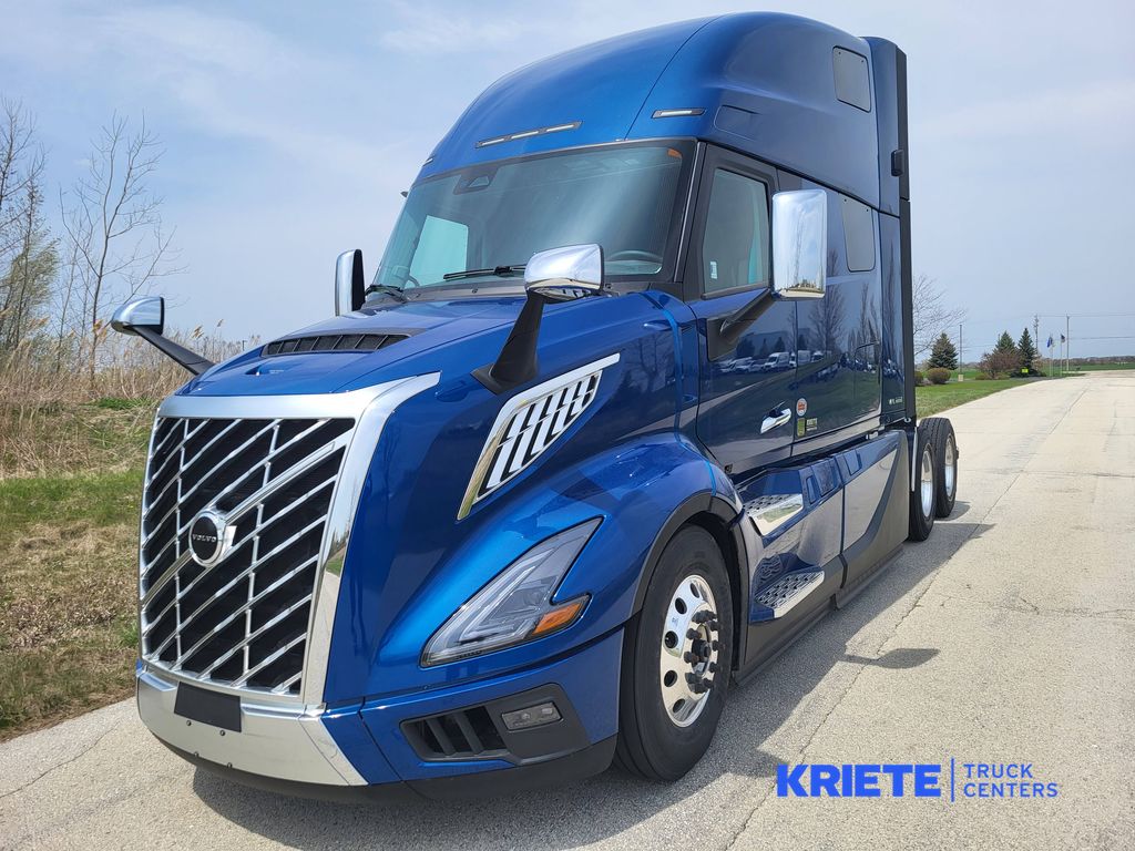 2025 VOLVO VNL64T860 696011 - image 1 of 6
