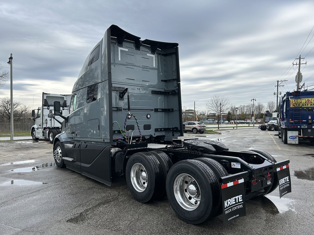 2025 VOLVO VNL64T860 696019 - image 3 of 6