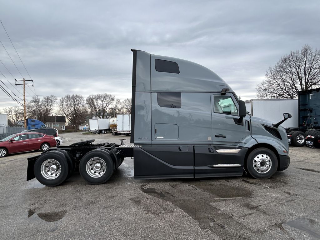 2025 VOLVO VNL64T860 696019 - image 6 of 6