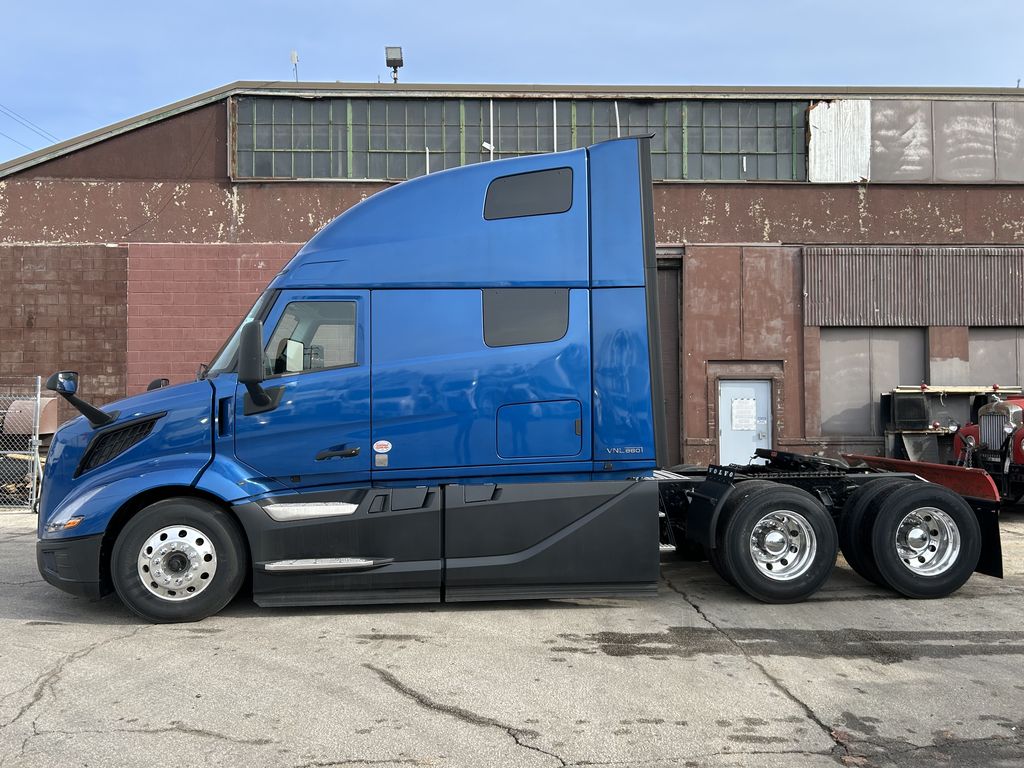2025 VOLVO VNL64T860 696039 - image 2 of 6