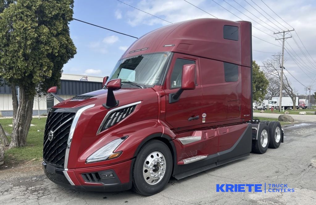 2025 VOLVO VNL64T860 696092 - image 1 of 6