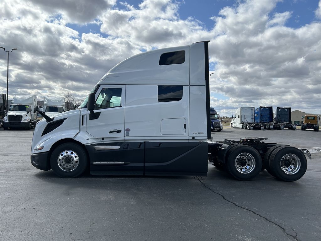 2025 VOLVO VNL64T860 696056 - image 2 of 6