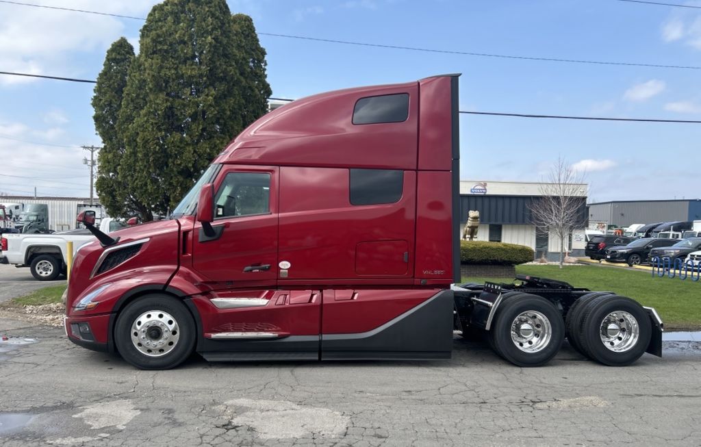 2025 VOLVO VNL64T860 696092 - image 2 of 6