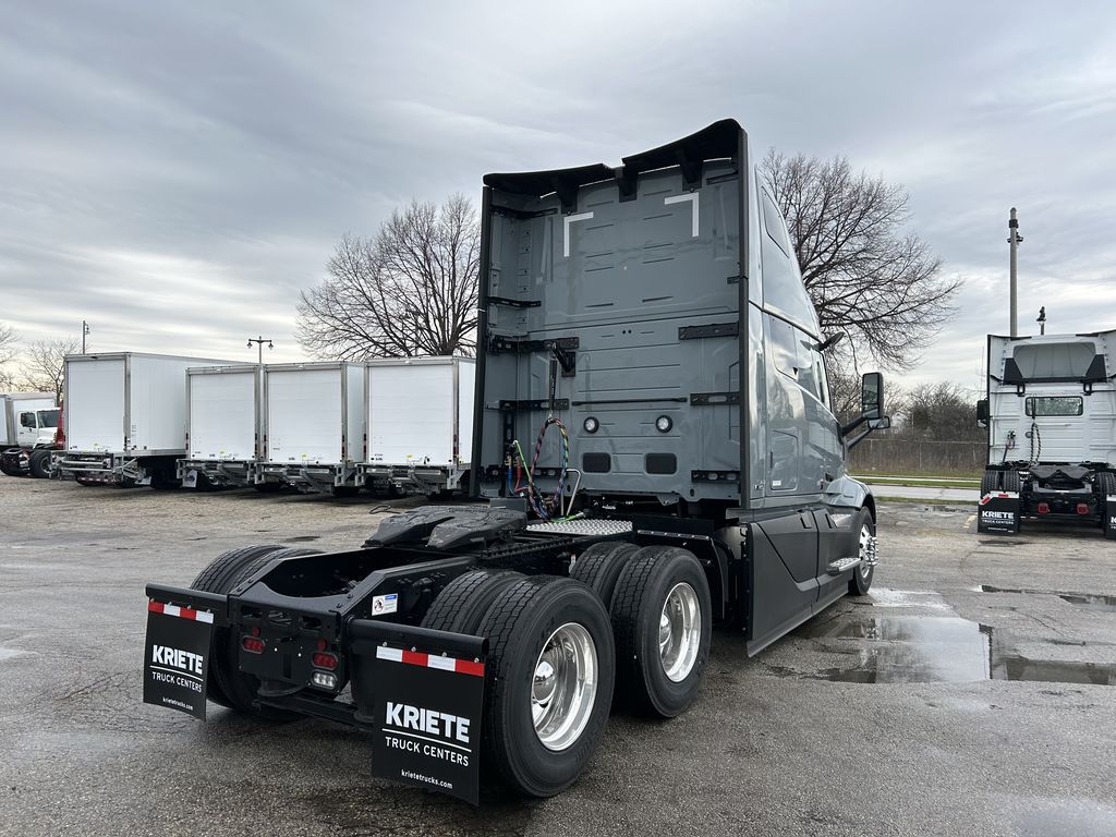 2025 VOLVO VNL64T860 696019 - image 5 of 6