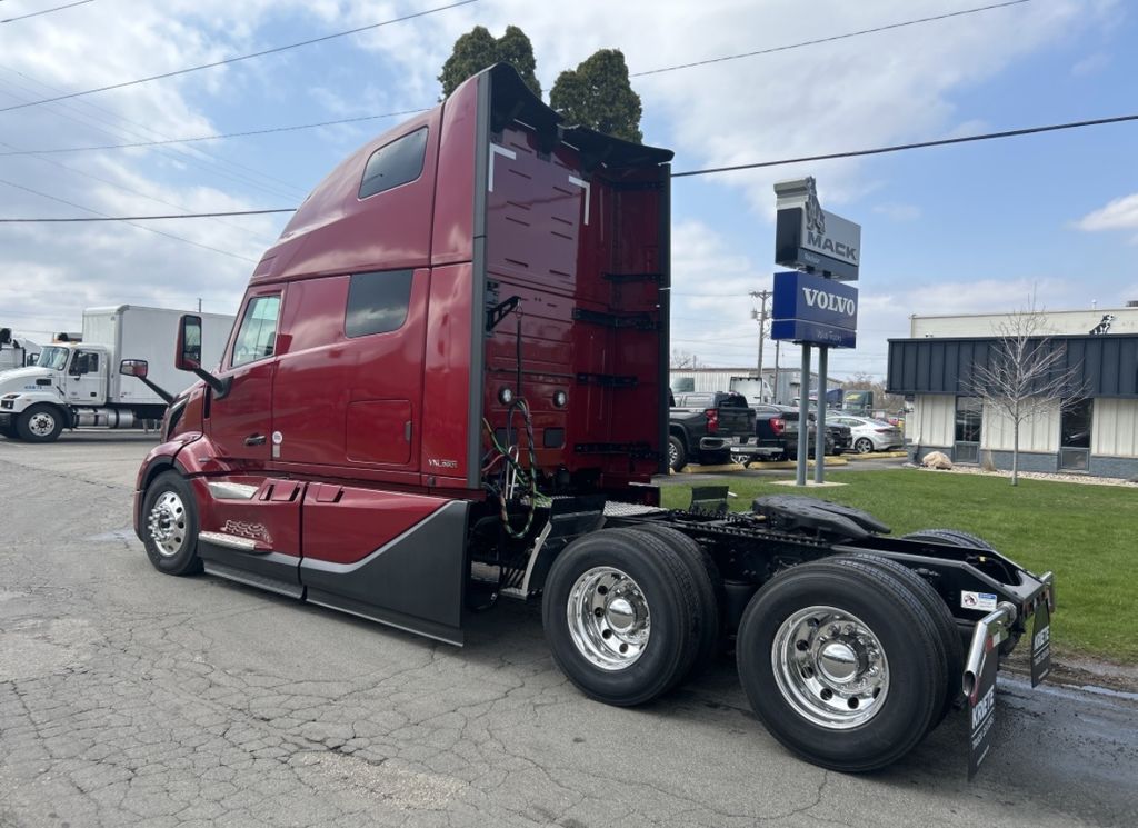 2025 VOLVO VNL64T860 696092 - image 3 of 6
