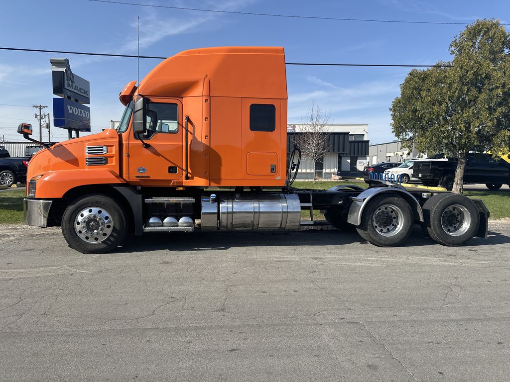 2019 MACK ANTHEM MAC10863U - image 2 of 6