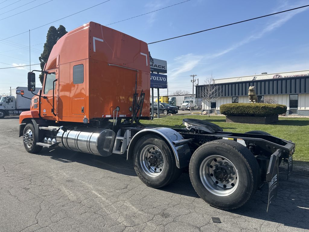 2019 MACK ANTHEM MAC10863U - image 3 of 6