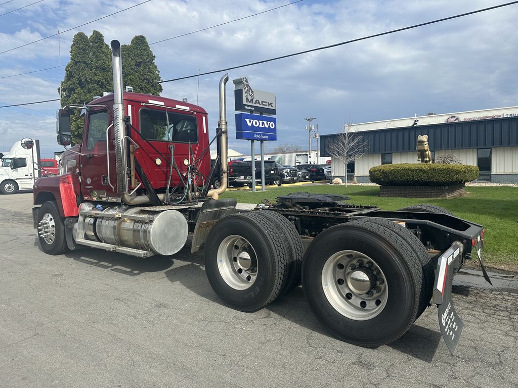 2019 MACK PI64T MAC2765U - image 3 of 6
