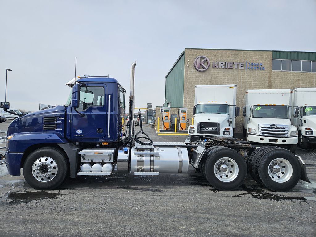2020 MACK AN64T-TADC MAC3945U - image 2 of 6