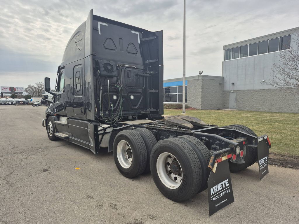 2021 FREIGHTLINER CASCADIA 126 FR1344U - image 3 of 6
