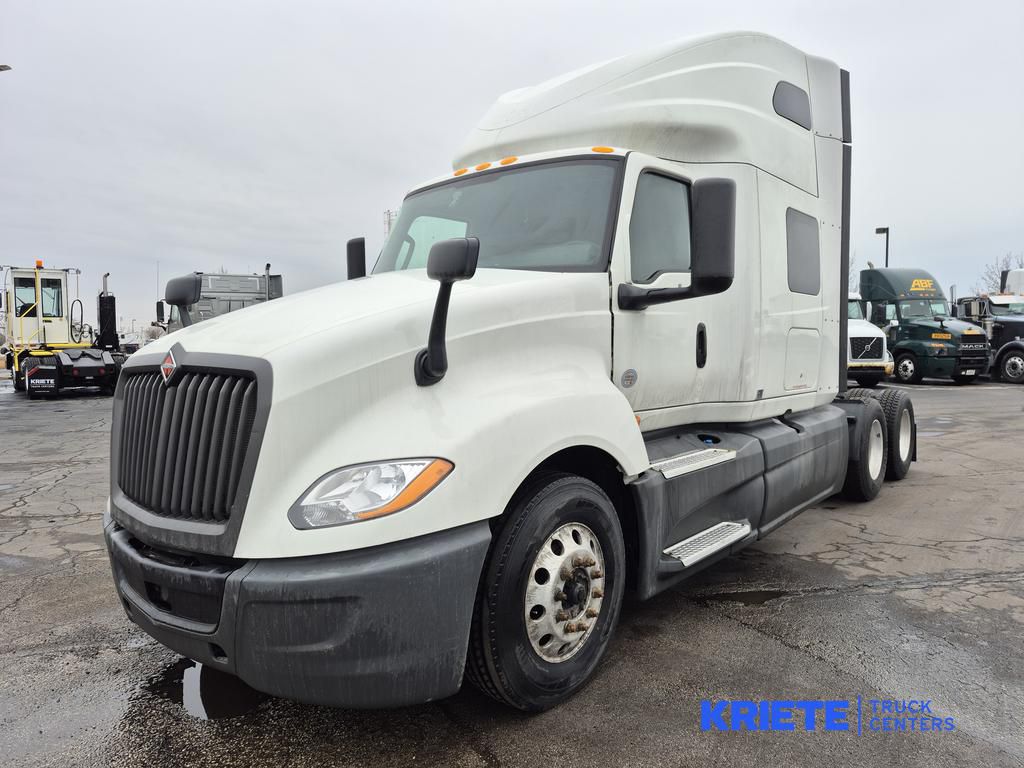 2021 INTERNATIONAL LT625 IH170477U - image 1 of 6