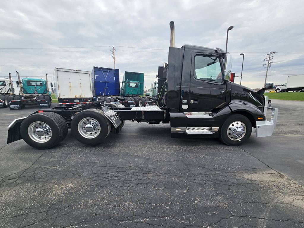 2021 VOLVO VNL62T300 V287599U - image 6 of 6