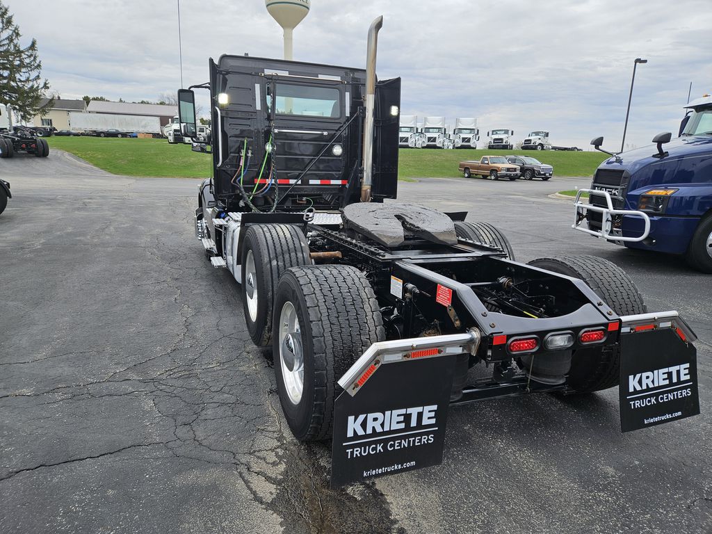 2021 VOLVO VNL62T300 V287599U - image 3 of 6