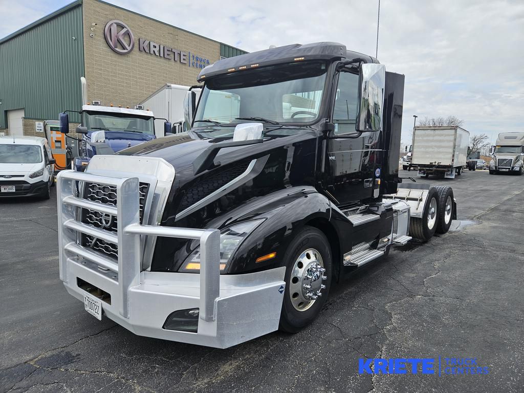 2021 VOLVO VNL62T300 V287599U - image 1 of 6
