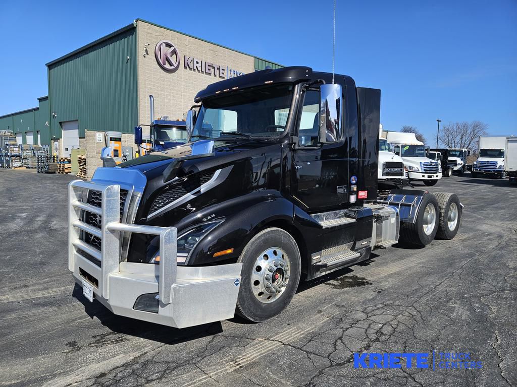 2021 VOLVO VNL62T300 V287599U - image 1 of 1