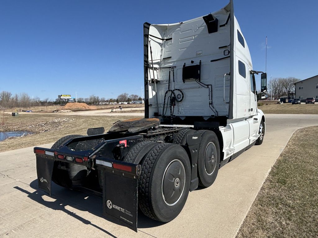 2022 VOLVO VNL64T760 V303839U - image 5 of 6