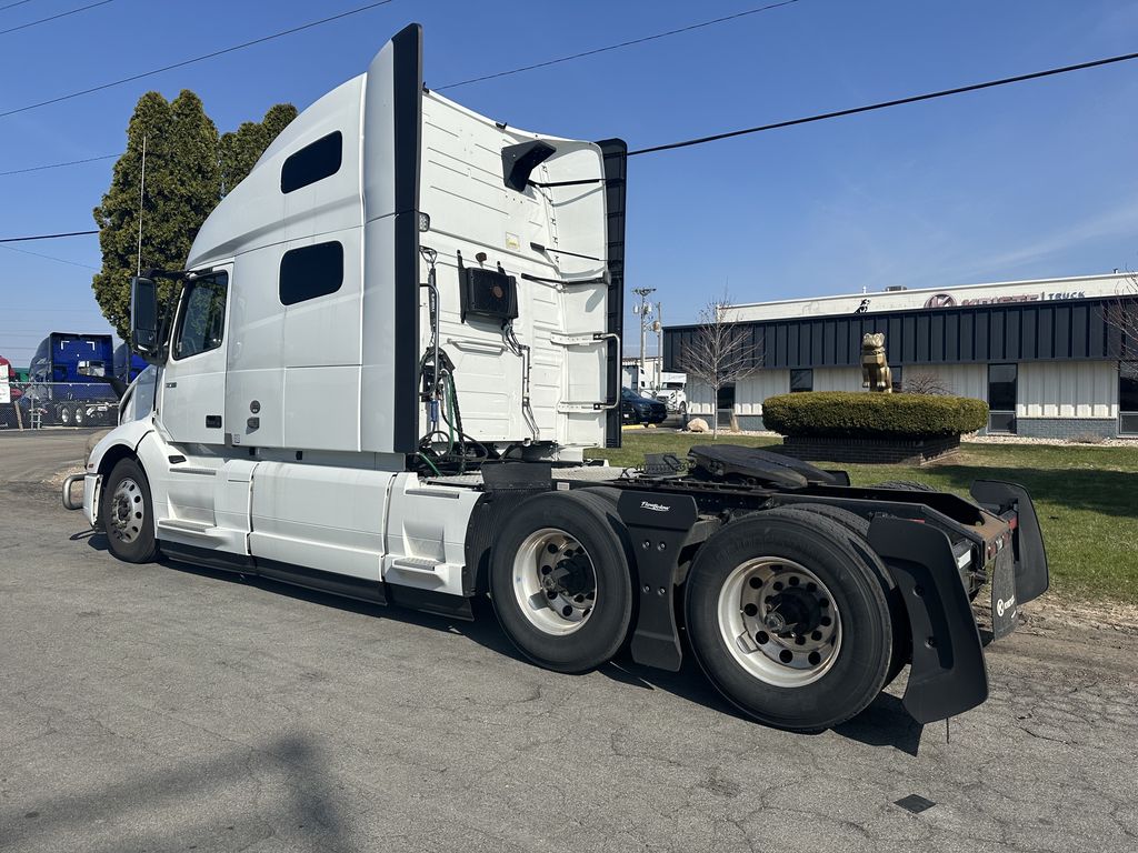 2022 VOLVO VNL64T760 V303830U - image 3 of 6