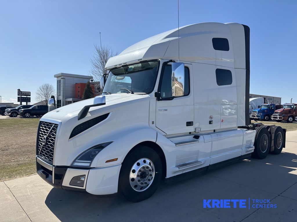 2022 VOLVO VNL64T760 V303839U - image 1 of 6