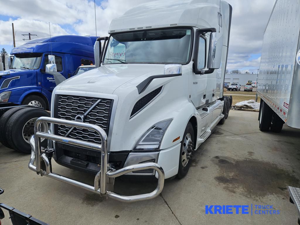 2022 VOLVO VNL64T760 V303840U - image 1 of 2