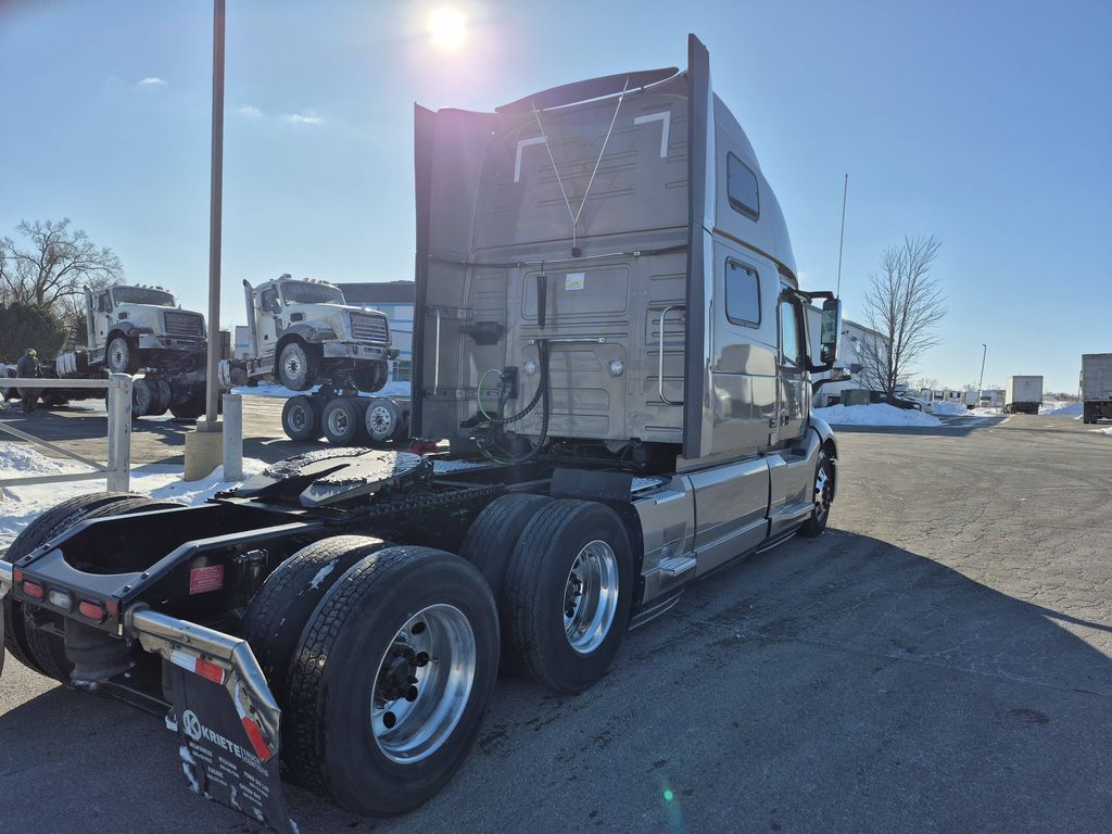 2022 VOLVO VNL64T860 V295217U - image 5 of 6