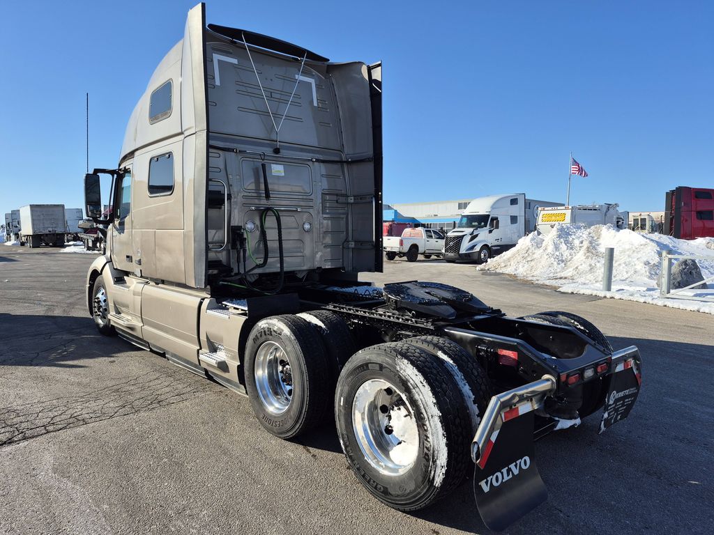 2022 VOLVO VNL64T860 V295217U - image 3 of 6