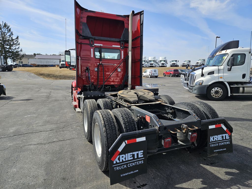 2022 VOLVO VNR64T300 V286771U - image 3 of 6
