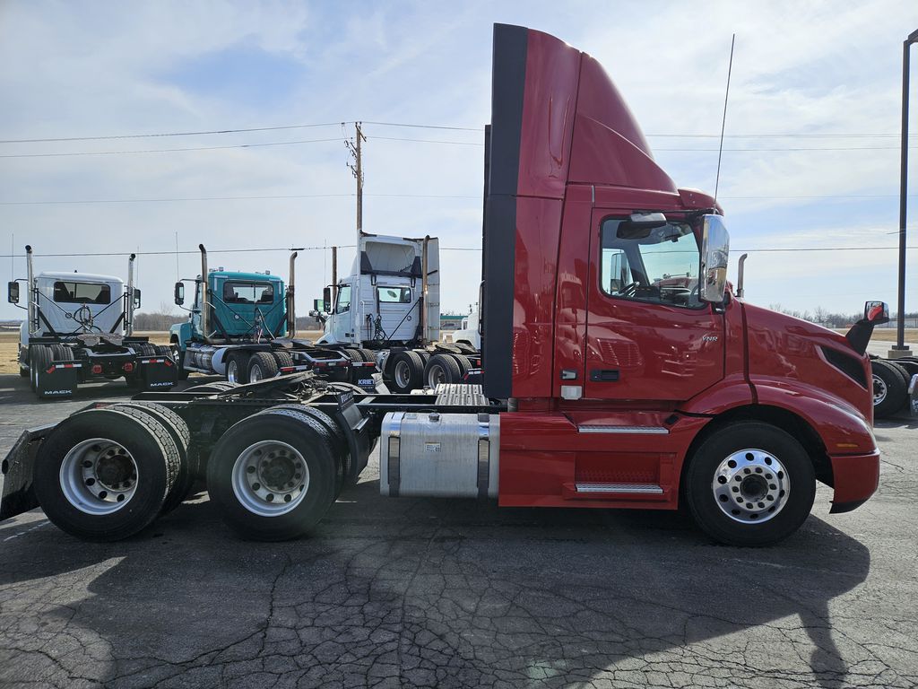 2022 VOLVO VNR64T300 V286771U - image 6 of 6