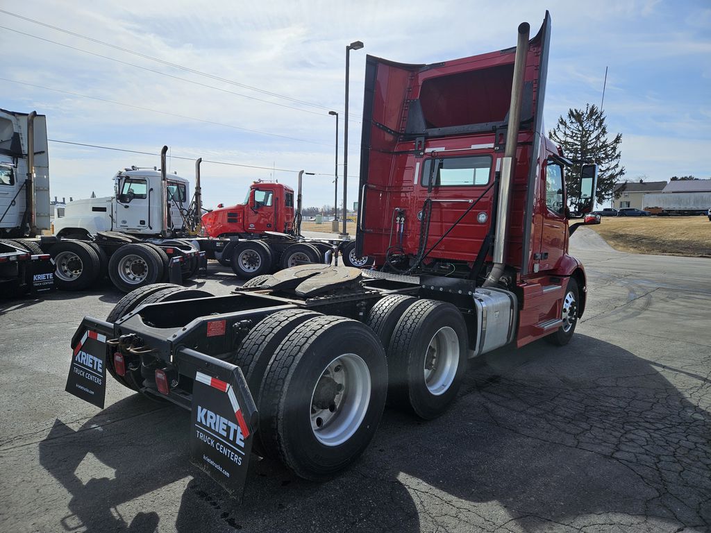 2022 VOLVO VNR64T300 V286771U - image 5 of 6
