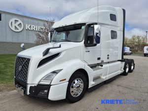 2020 VOLVO VNL64T760 heavymedium-duty-trucks-used-2020-volvo-vnl64t760-1642205-driver-side-front-angle-Image