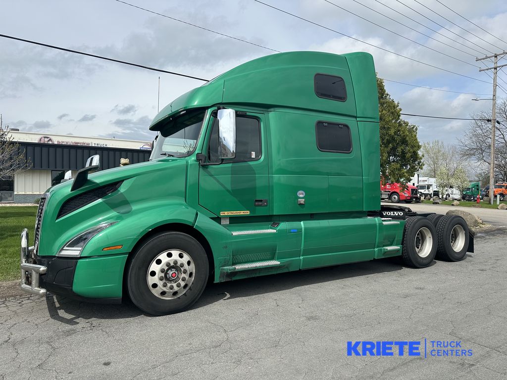 2021 VOLVO VNL64T860 V274728U - image 1 of 6