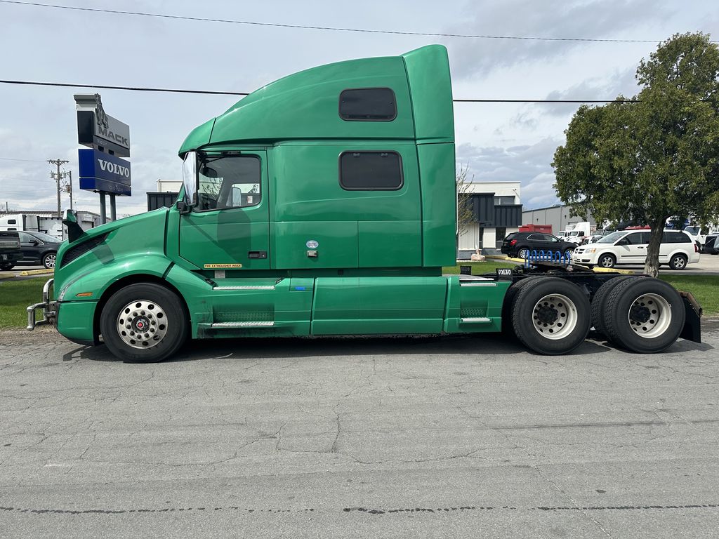 2021 VOLVO VNL64T860 V274723U - image 2 of 6